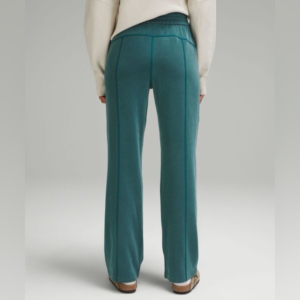 Brand new Lululemon Softstreme High-Rise Pant *Regular
Storm teal - Picture 2 of 7
